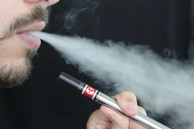 bar vape - e cigarette, vaping, blu cigs, blu, electronic cigarette, tobacco, cigarette, smoke, smoking, nicotine, health, liquid, atomizer, alternative, ecig, e-cig, quit, addiction, vaporizer, lifestyle, technology, electronic, red, silver, blue health, blue technology, blue smoke